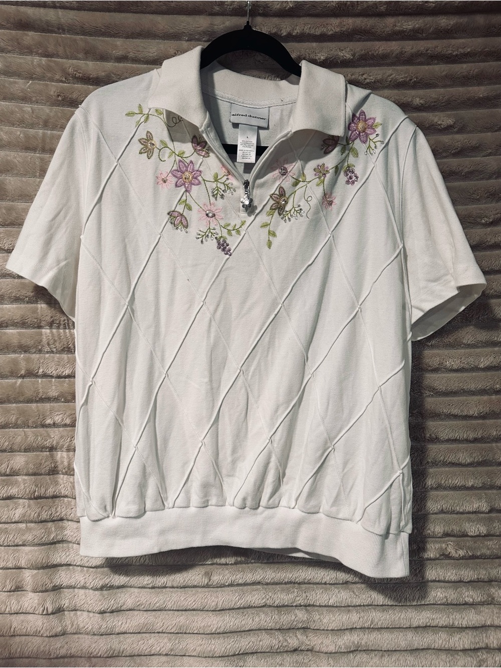 Y2K Alfred Dunner White Short Sleeve pleated Top with Floral Embroidery/beading
